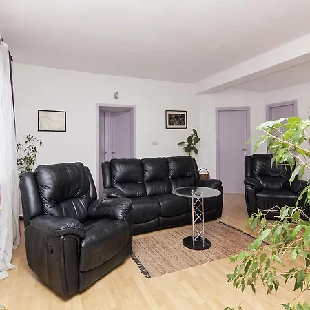 Caus 396 Apartment *