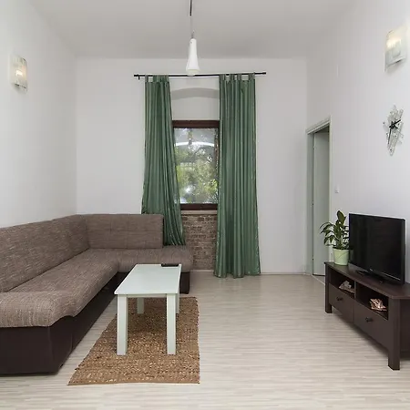 Caus 396 Apartment *